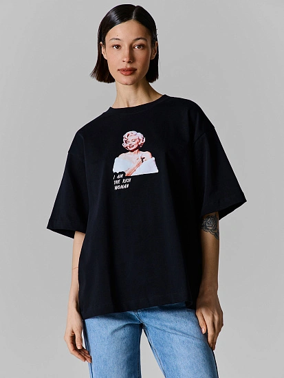 картинка ФУТБОЛКА ЖЕНСКАЯ от магазина стильной одежды Mark Formelle