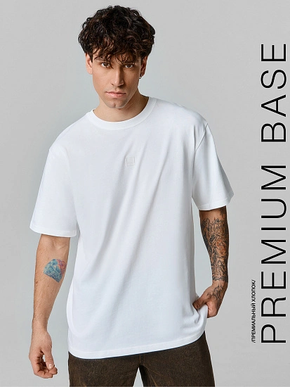картинка Футболка прямая мужская белая от магазина мужской одежды Mark Formelle