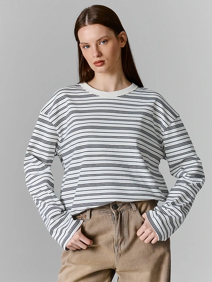 картинка Джемпер женский в полоску оверсайз от магазина стильной одежды Mark Formelle