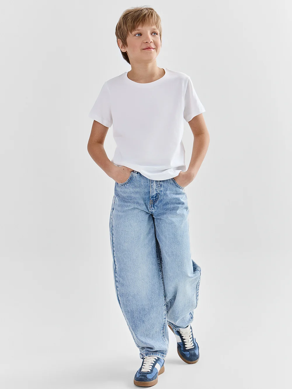 картинка Джинсы baggy leg для мальчиков голубые от магазина одежды для мальчиков от бренда Mark Formelle