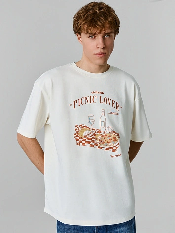 Футболка мужская молочная с принтом