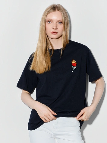 Футболка женская черная с вышивкой оверсайз