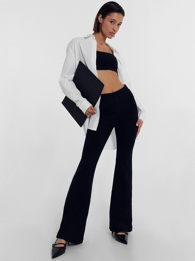 Брюки клеш женские в черном цвете - 2