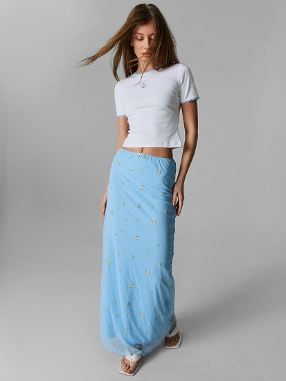 картинка Юбка женская голубая с цветочным принтом прямого кроя от магазина стильной одежды Mark Formelle