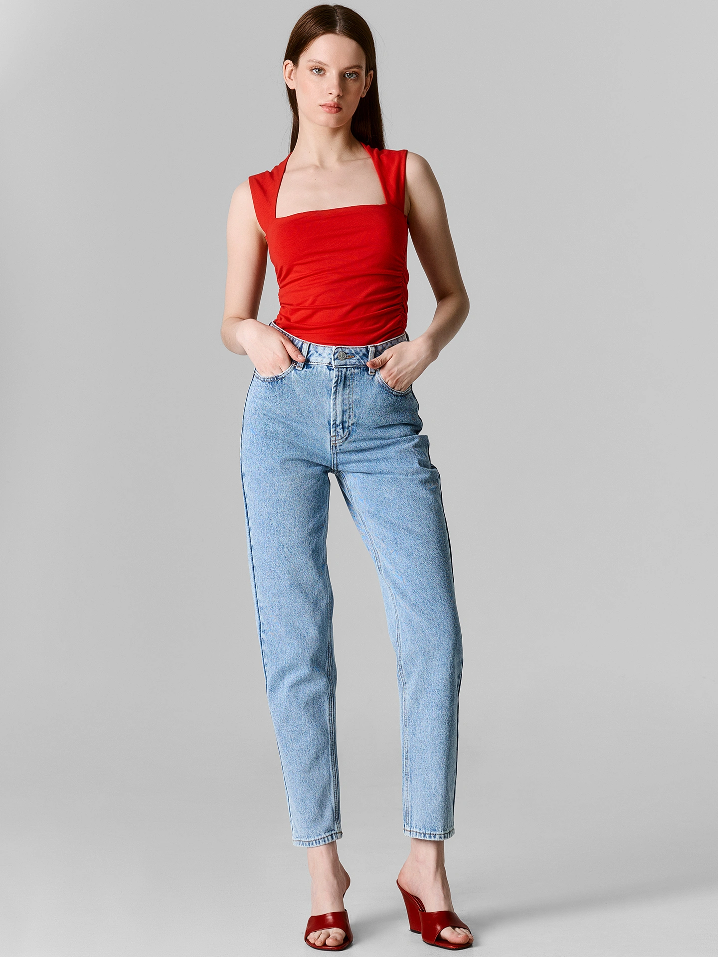 Джинсы Mom fit женские голубые